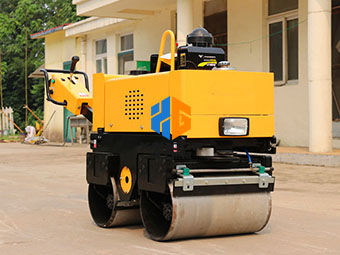 如何保證小型壓路機(jī)良好的振動(dòng)效果呢？