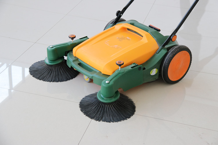 工廠地面選擇掃地機還是洗地機比較合適？